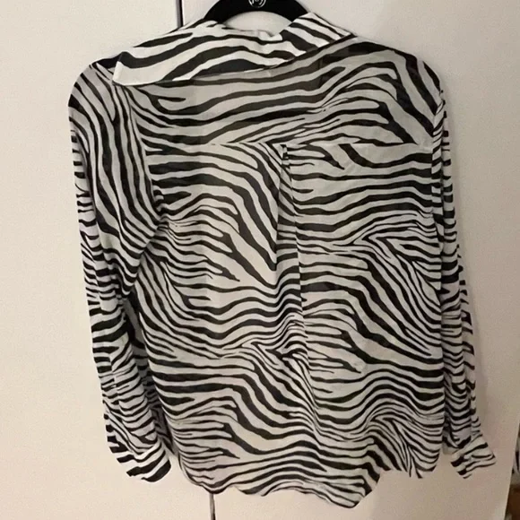 PRINCESS POLLY ZEBRA PRINT BUTTON DOWN. NEVER WORN. Size 0. - Picture 3 of 4